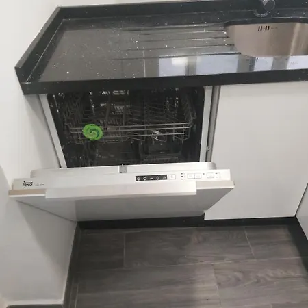 Apartment Excellent Location In Centre 2 Bedroom *